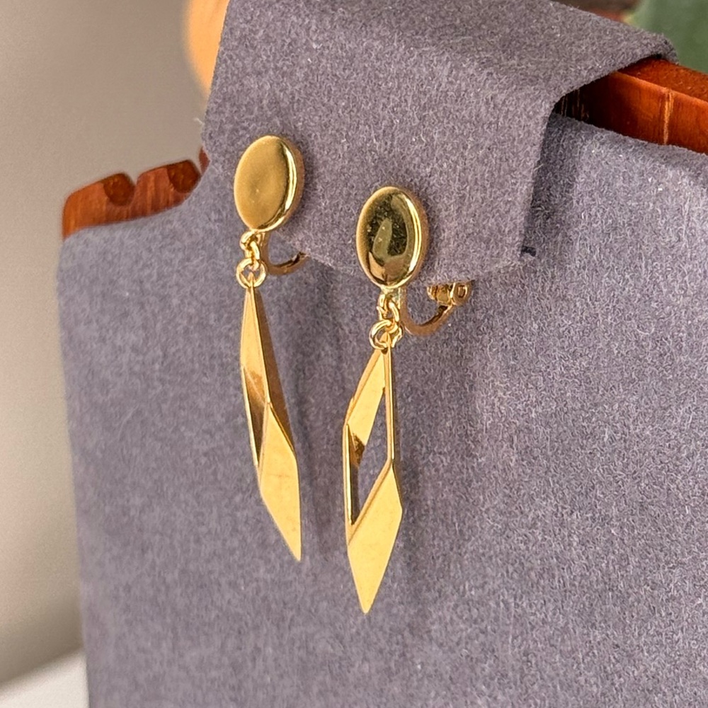 Vintage Crown Trifari Geometric Gold Tone Clip-On Earrings 70s Modernist Dangle - Picture 2 of 7